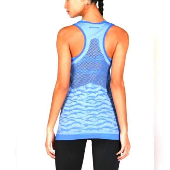 (M)🔥Bundle🔥 of 2 Tank Tops 1 Adidas 1 Climawear Active Tank Top - Picture 2 of 13